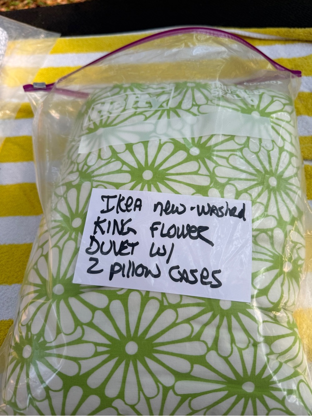 IKEA Green and White Floral King Duvet Cover Set w two cases. Green daisies